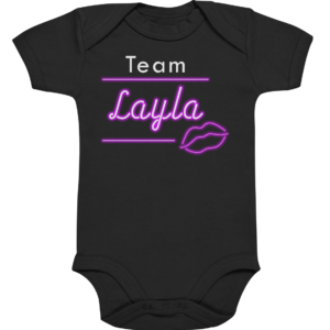 Willkommen im Team "Layla" das ultimative Partyshirt für Mallorca oder Volksfest - Organic Baby Bodysuite